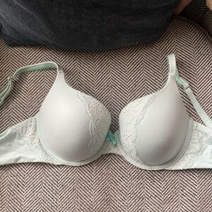 Victoria’s Secret bombshell